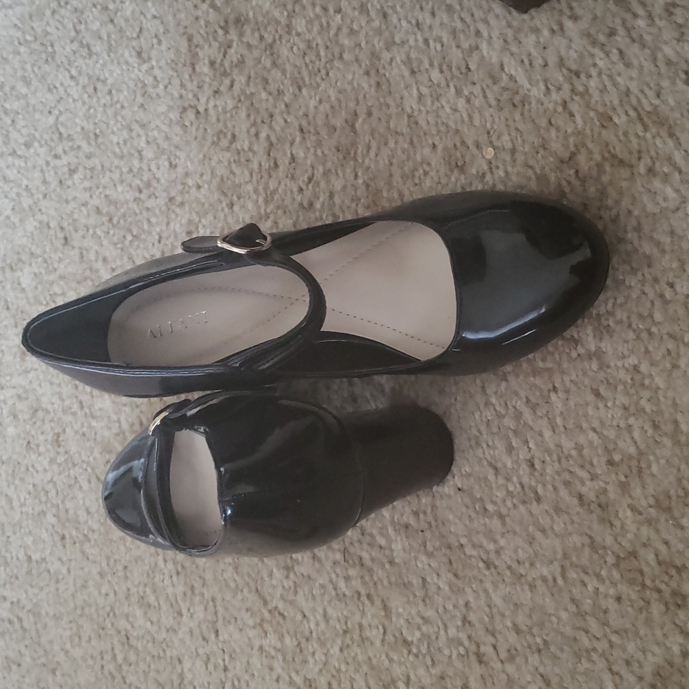 Sophisticated Black Patent Leather Heels